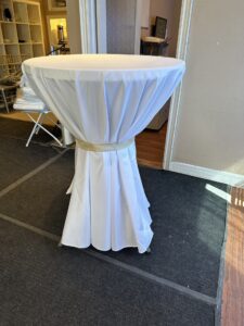 Plastic Cruiser table - 120 white with bow