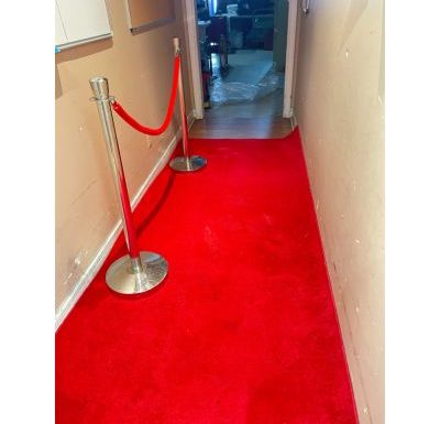 Rope And Stanchion Rental​ – Red velvet 5′